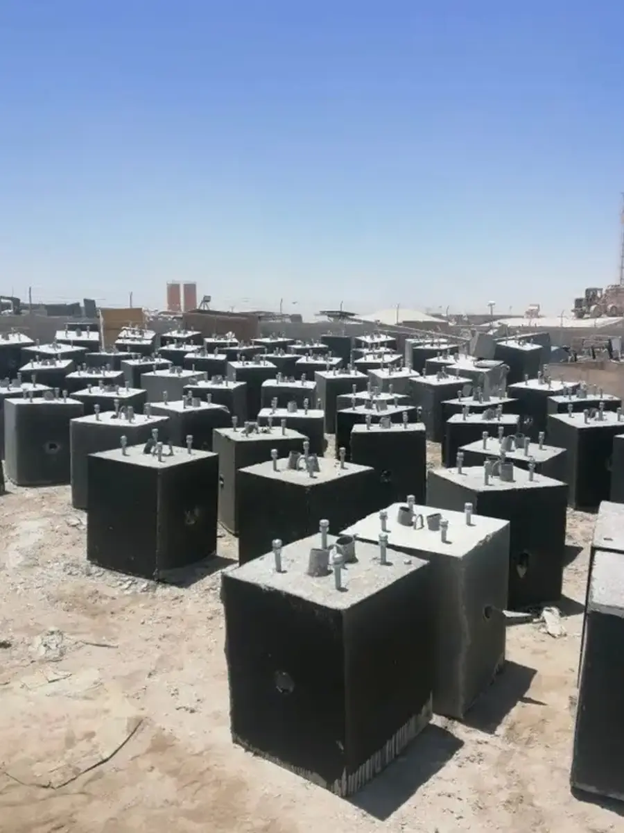 القواعد الخرسانية لأعمدة الإنارة
