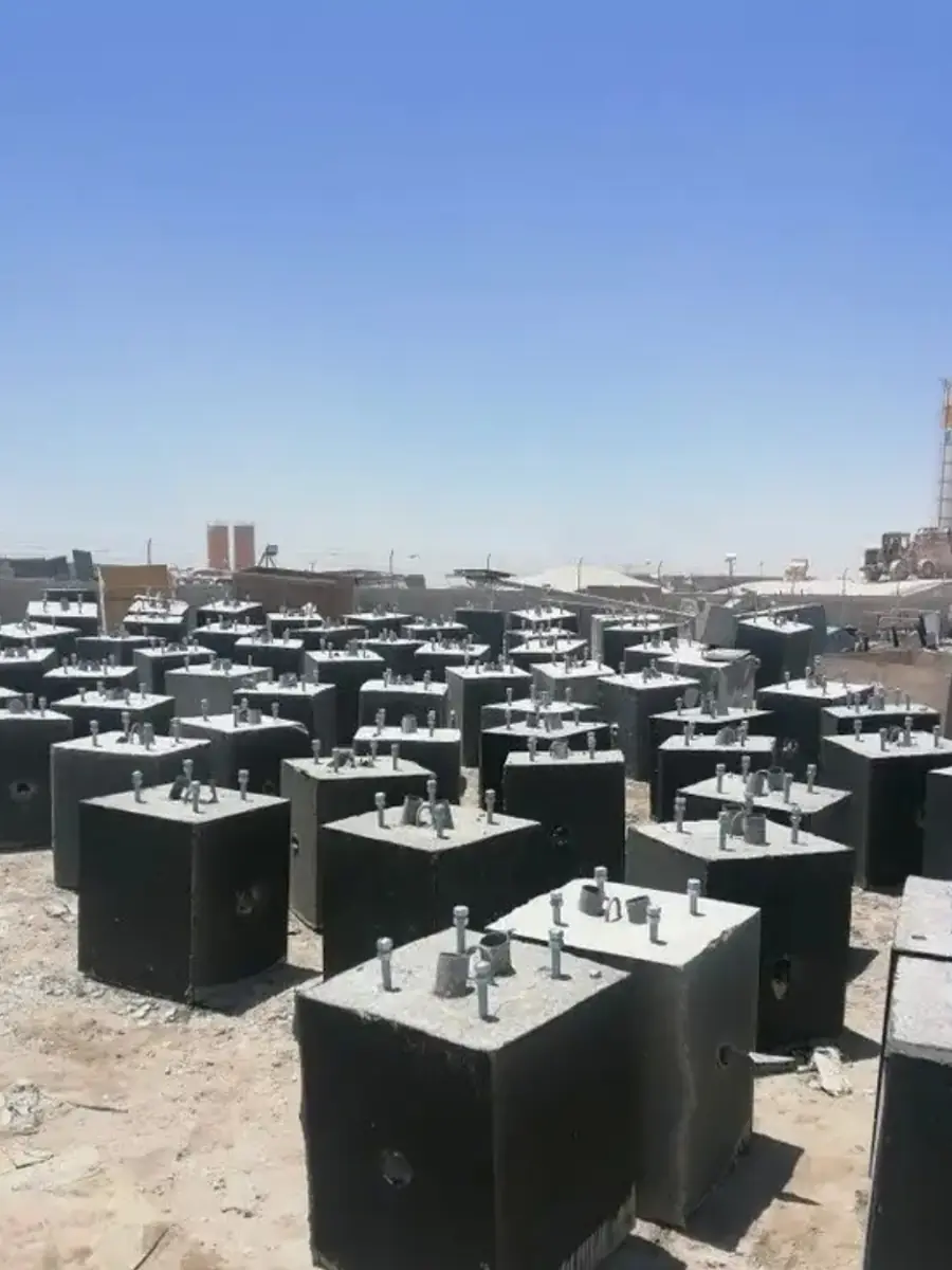 القواعد الخرسانية لأعمدة الإنارة