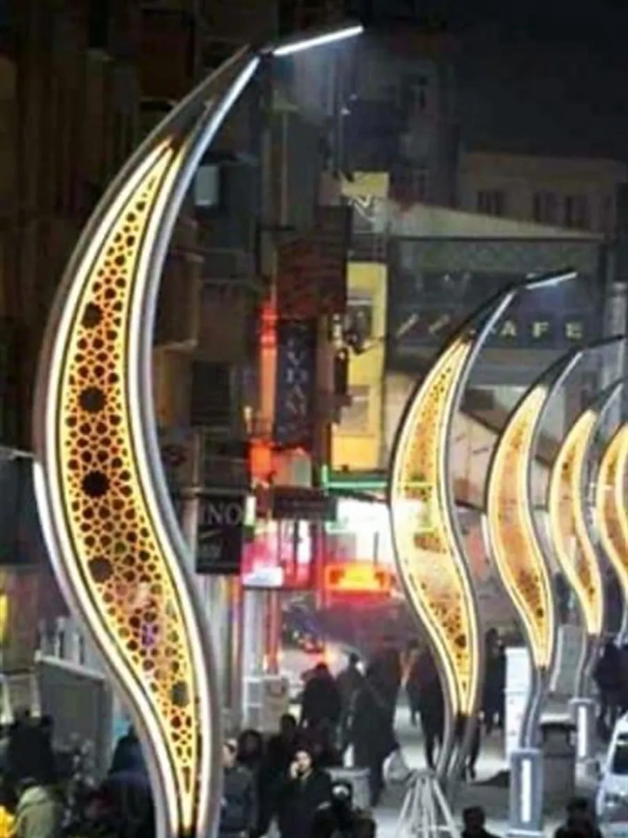 أعمدة إنارة بقصّ ليزر